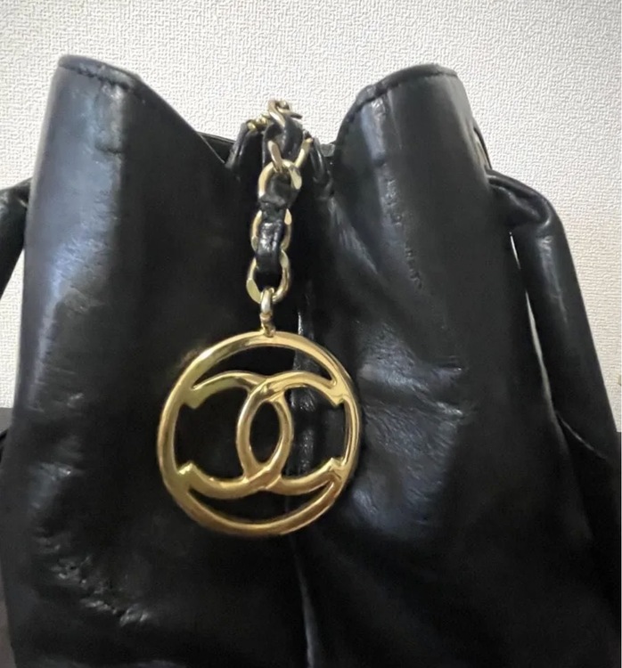 デカココマーク　チャーム付　カーフショルダーバッグ（ブランドバッグ）の商品画像 - 査定依頼日：2026年3月3日 - 最高査定価格：100,000円