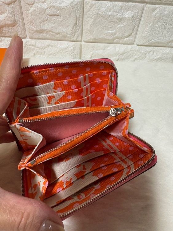 アザップ　シルクインコンパクト（ブランド財布・小物）の商品画像 - 査定依頼日：2025年9月23日 - 最高査定価格：25,000円