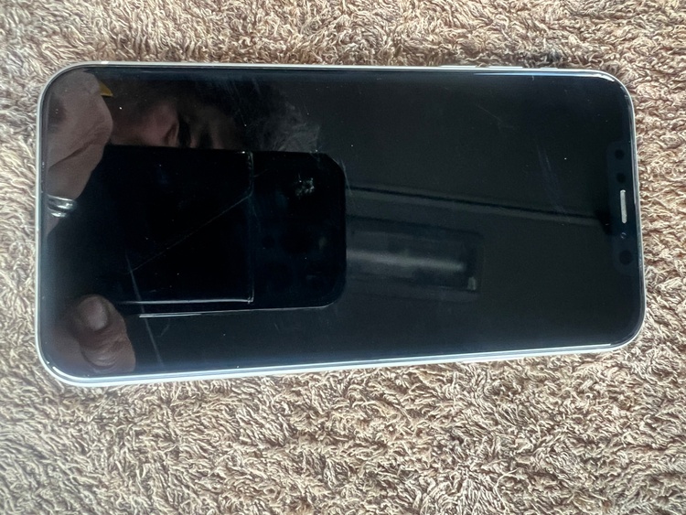 XR（スマホ）の商品画像 - 査定依頼日：2026年4月30日 - 最高査定価格：16,000円