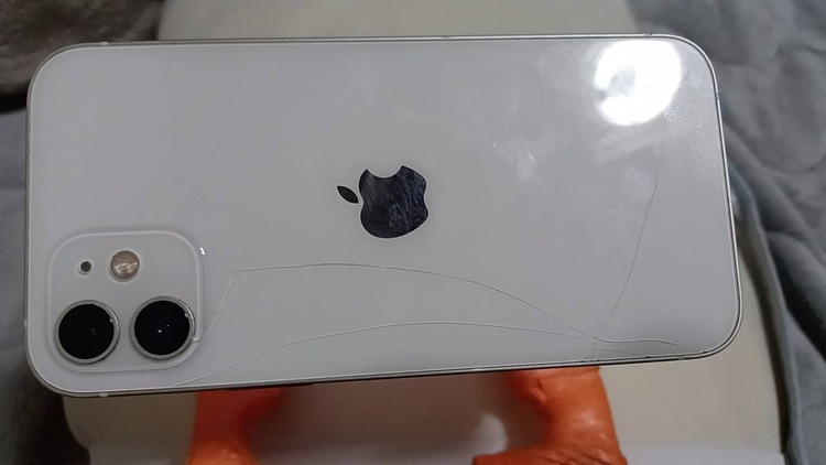 iPhone 12 128GB au（スマホ）の商品画像 - 査定依頼日：2026年5月8日 - 最高査定価格：24,000円
