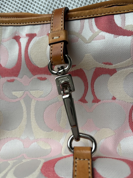 COACH  シグネチャーコレクション  バッグ（ブランドバッグ）の商品画像 - 査定依頼日：2025年8月11日 - 最高査定価格：2,000円