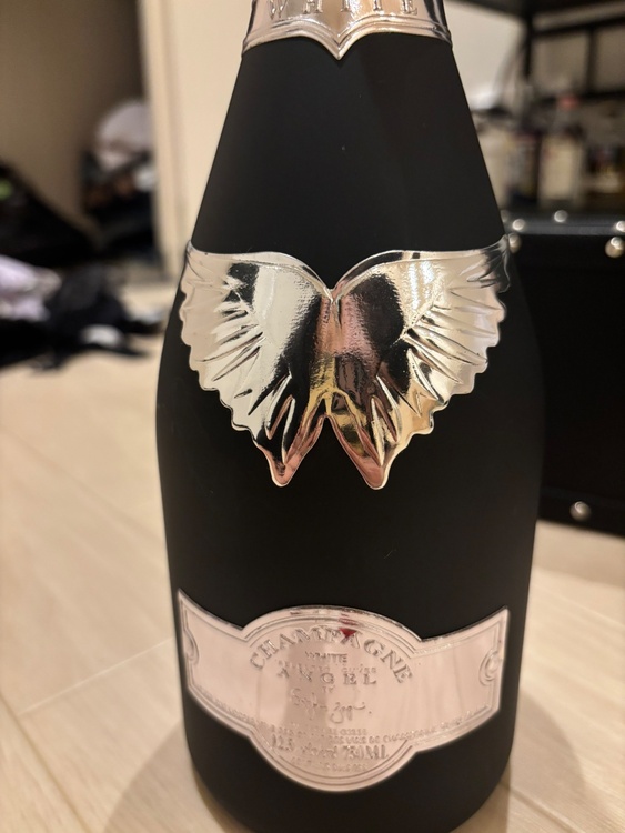エンジェルブラック（お酒）の商品画像 - 査定依頼日：2026年9月19日 - 最高査定価格：100,000円