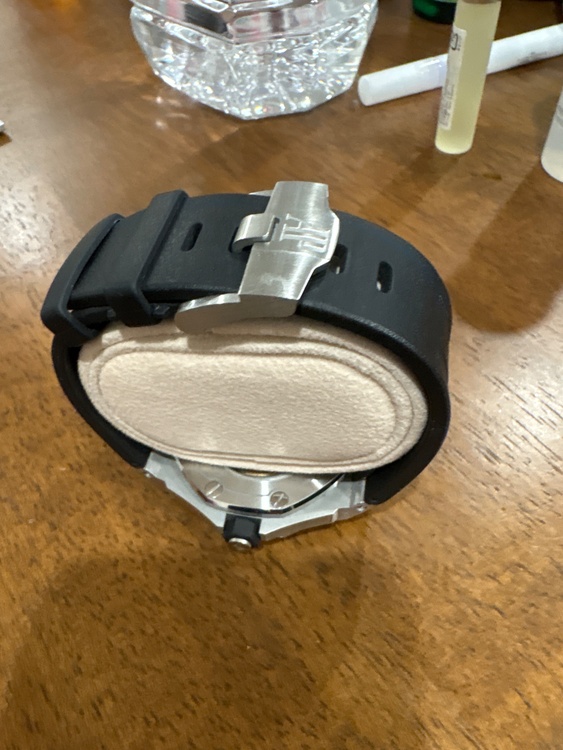 オーデマピゲ ロイヤルオークオフショア （高級時計）の商品画像 - 査定依頼日：2026年1月27日 - 最高査定価格：2,700,000円