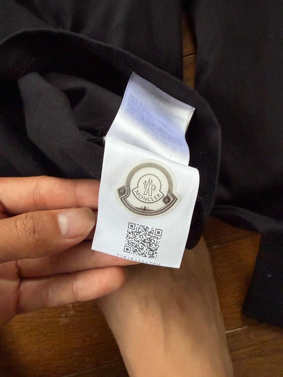 MONCLER クルーネック長袖Ｔシャツ（古着・ファッション）の商品画像 - 査定依頼日：2026年9月6日 - 最高査定価格：8,000円