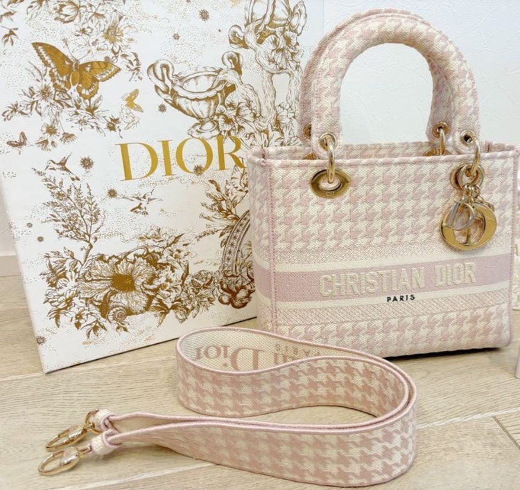 レディディオール（ブランドバッグ）の商品画像 - 査定依頼日：2026年2月20日 - 最高査定価格：250,000円