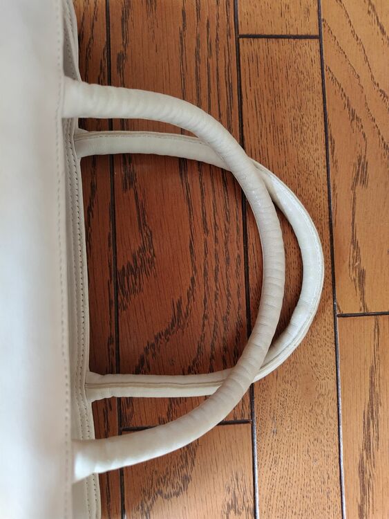 プラダ  （ブランドバッグ）の商品画像 - 査定依頼日：2025年9月27日 - 最高査定価格：15,000円