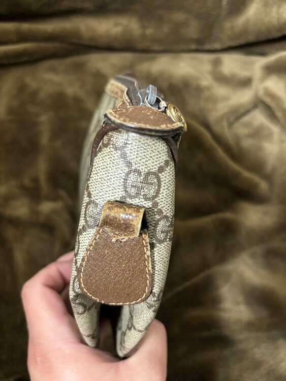 ショルダーバッグ（ブランドバッグ）の商品画像 - 査定依頼日：2025年5月6日 - 最高査定価格：2,000円