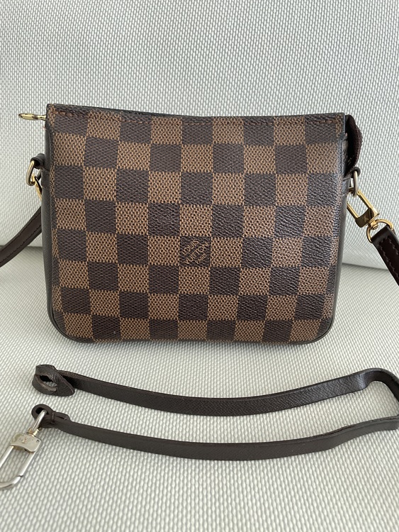 アクセサリーポーチ（ブランドバッグ）の商品画像 - 査定依頼日：2022年4月12日 - 最高査定価格：40,000円