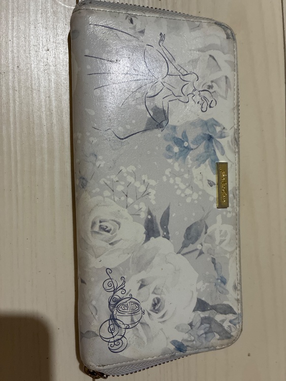 Disney シンデレラ　長財布　（ブランド財布・小物）の商品画像 - 査定依頼日：2026年2月7日 - 最高査定価格：300円