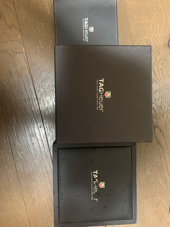 タグホイヤー アクアレーサー WAP2010 CALIBRE5 300METERS（高級時計）の商品画像 - 査定依頼日：2026年3月7日 - 最高査定価格：80,000円