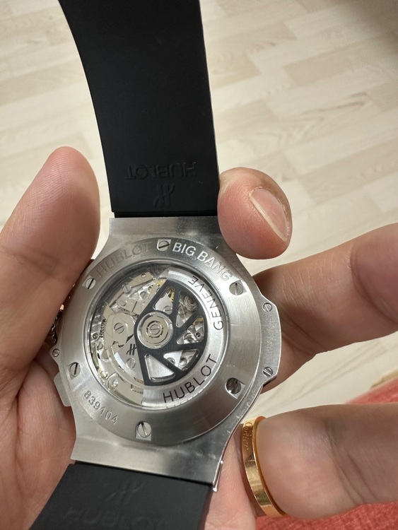 ウブロ ビックバン H301.SX.130.RX174 パヴェ ダイヤ（高級時計）の商品画像 - 査定依頼日：2025年8月26日 - 最高査定価格：1,500,000円