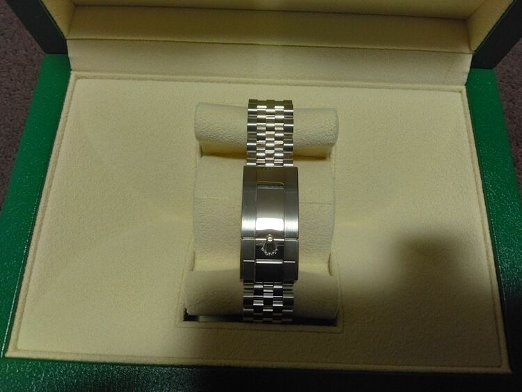 ロレックス GMTマスター 126710blro（高級時計）の商品画像 - 査定依頼日：2025年6月27日 - 最高査定価格：3,400,000円