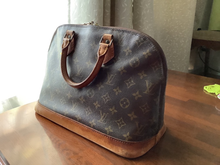 VL0993（ブランドバッグ）の商品画像 - 査定依頼日：2022年7月13日 - 最高査定価格：10,000円