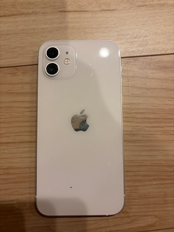 iPhone12 128GB SIMフリー ホワイト（スマホ）の商品画像 - 査定依頼日：2026年10月4日 - 最高査定価格：22,500円