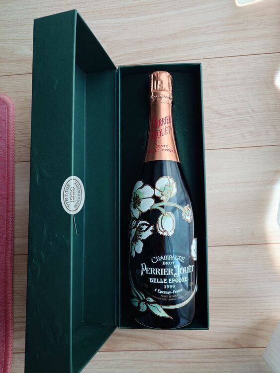 ペリエジュエエポック1999（お酒）の商品画像 - 査定依頼日：2025年11月6日 - 最高査定価格：20,000円