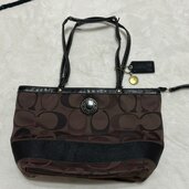 シグネチャー トートバッグ F20018（ブランドバッグ）の商品画像 - 査定依頼日：2025年1月6日 - 最高査定価格：1,000円