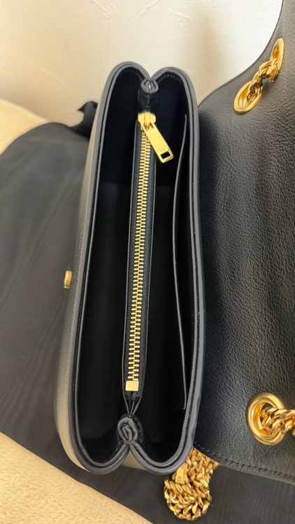 CELINE ヴィクトワール ミディアム（ブランドバッグ）の商品画像 - 査定依頼日：2026年5月5日 - 最高査定価格：260,000円