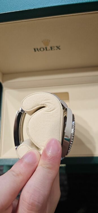 126610LV（高級時計）の商品画像 - 査定依頼日：2025年10月9日 - 最高査定価格：2,330,000円