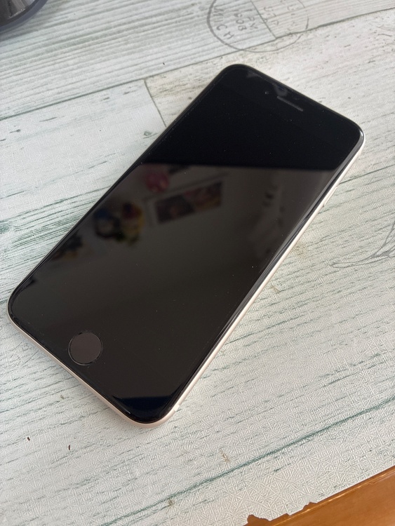 iPhone iPhone SE (第 3 世代) 128GB au（スマホ）の商品画像 - 査定依頼日：2026年8月2日 - 最高査定価格：22,000円