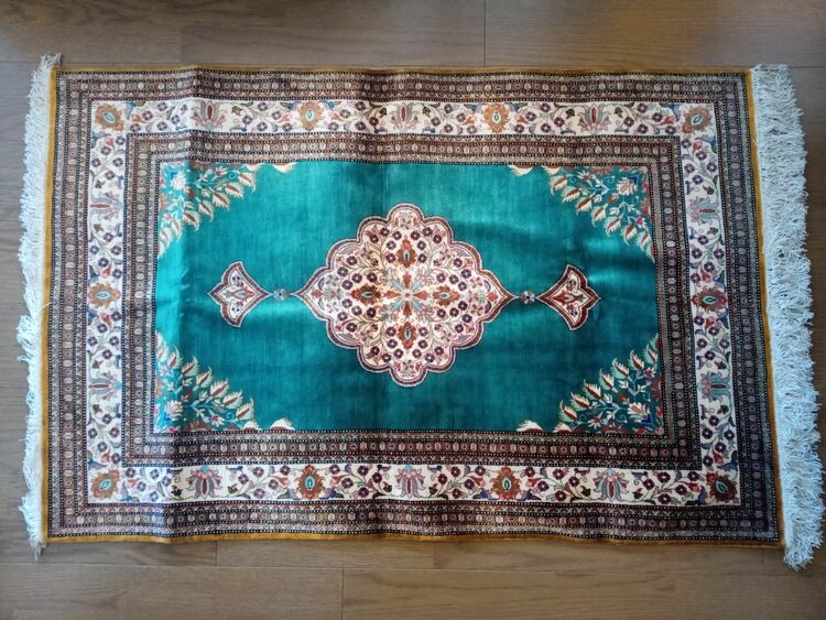 ペルシャ絨毯（美術品・骨董品）の商品画像 - 査定依頼日：2025年9月15日 - 最高査定価格：5,000円