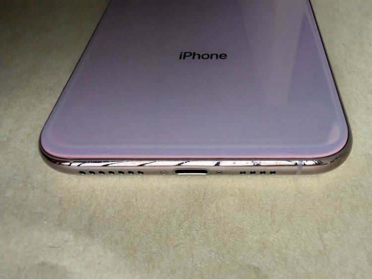 iPhoneXS Max 256GB docomo（スマホ）の商品画像 - 査定依頼日：2026年4月1日 - 最高査定価格：21,000円