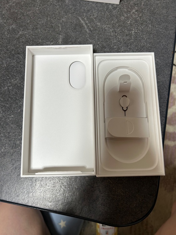 箱（スマホ）の商品画像 - 査定依頼日：2025年6月24日 - 最高査定価格：96,000円