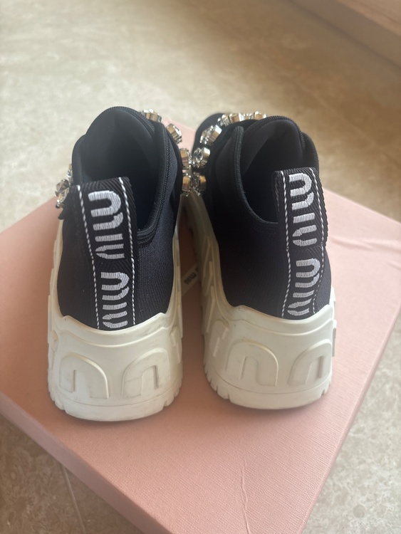 MIUMIU（古着・ファッション）の商品画像 - 査定依頼日：2026年9月14日 - 最高査定価格：5,000円
