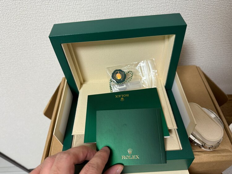 ロレックス GMTマスター 126710blr（高級時計）の商品画像 - 査定依頼日：2024年12月17日 - 最高査定価格：2,860,000円