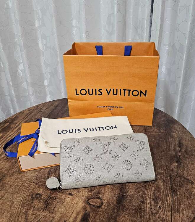 ジッピーウォレット（ブランド財布・小物）の商品画像 - 査定依頼日：2025年1月24日 - 最高査定価格：85,000円