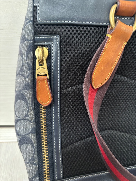 コーチバッグ（ブランドバッグ）の商品画像 - 査定依頼日：2025年9月7日 - 最高査定価格：4,000円