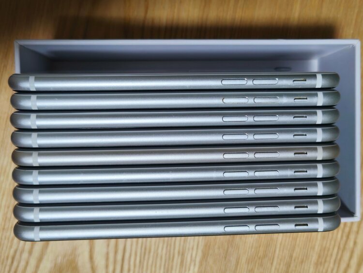 iPhone iPhone SE (第 2 世代) 64GB au（スマホ）の商品画像 - 査定依頼日：2026年7月19日 - 最高査定価格：50,100円