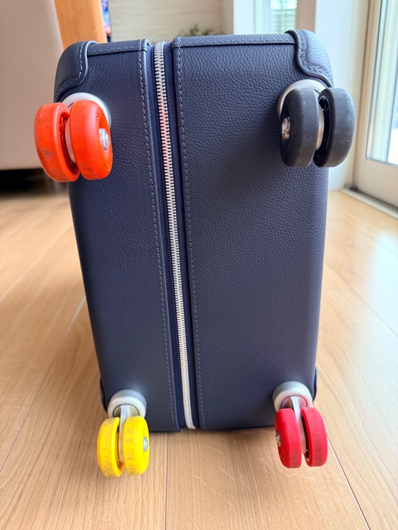 スーツケース リファレンス R.M.S.キャビンスーツケース（ブランドバッグ）の商品画像 - 査定依頼日：2026年2月25日 - 最高査定価格：700,000円