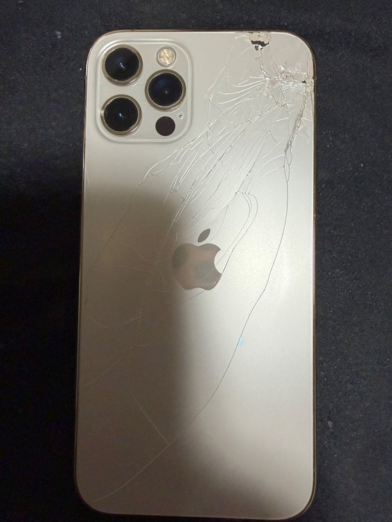 iPhone iPhone 12 Pro 128GB Softbank（スマホ）の商品画像 - 査定依頼日：2026年7月2日 - 最高査定価格：15,000円