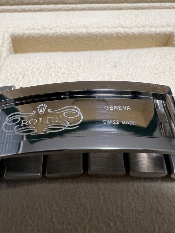 ロレックス GMTマスター 126710BLNr（高級時計）の商品画像 - 査定依頼日：2026年1月28日 - 最高査定価格：2,940,000円