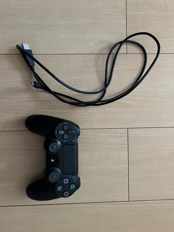 CUH-7200B PS4Pro 1TB（ゲーム機本体・ゲームソフト）の商品画像 - 査定依頼日：2023年10月31日 - 最高査定価格：15,000円