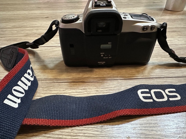 EOS （カメラ）の商品画像 - 査定依頼日：2026年3月23日 - 最高査定価格：1,500円