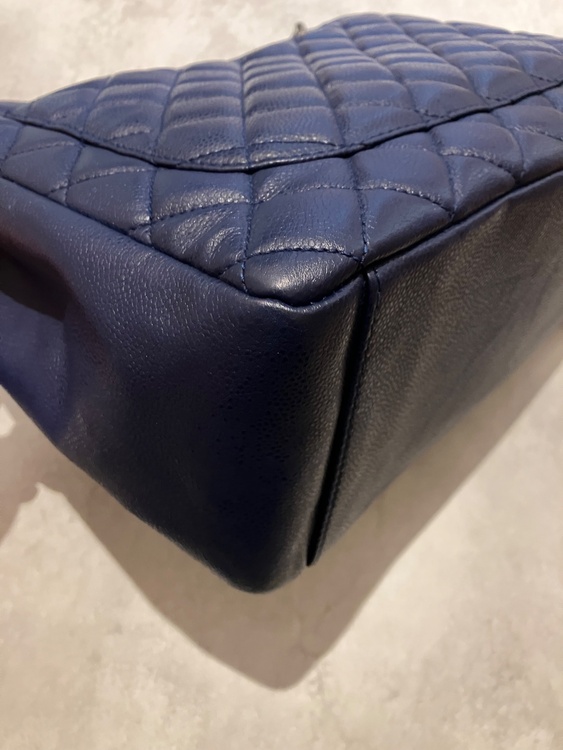 GSTトート　ネイビー　キャビアスキン（ブランドバッグ）の商品画像 - 査定依頼日：2026年3月5日 - 最高査定価格：240,000円