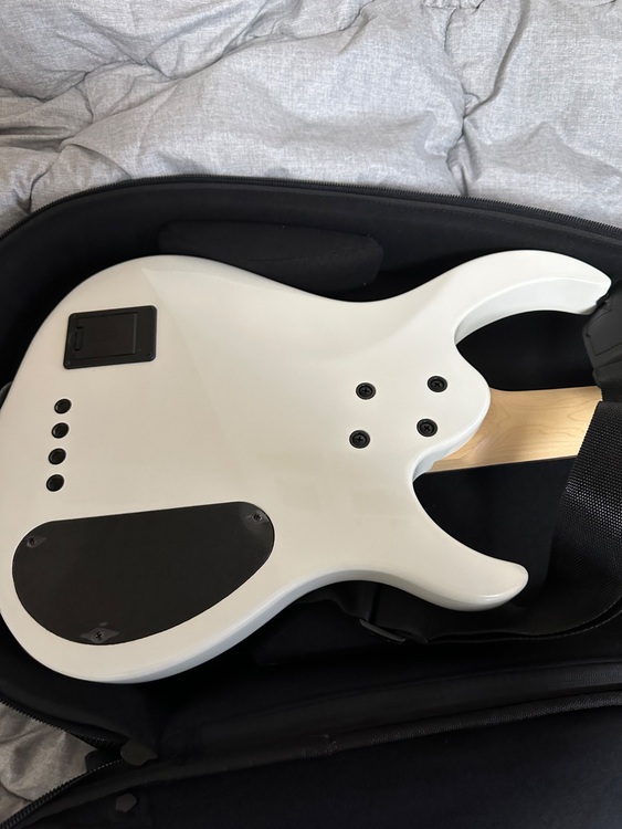 Sire Marcus Miller M2-4 LH WHITE PEARL エ（ピアノ・楽器・PA機材）の商品画像 - 査定依頼日：2025年11月28日 - 最高査定価格：22,000円