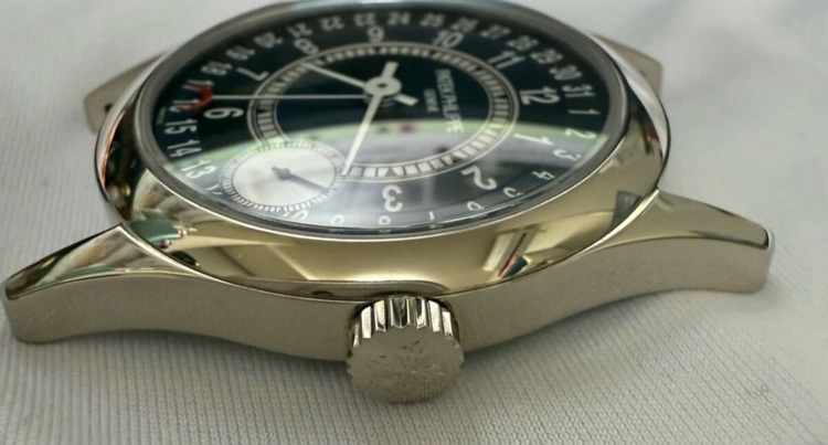 パテックフィリップ カラトラバ 6000g-01（高級時計）の商品画像 - 査定依頼日：2025年8月8日 - 最高査定価格：2,670,000円