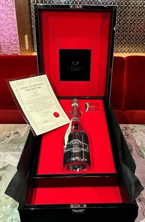 エンジェルビンテージプラチナ2004（お酒）の商品画像 - 査定依頼日：2025年4月21日 - 最高査定価格：120,000円