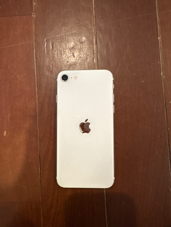 iPhoneSE 128GB Softbank（スマホ）の商品画像 - 査定依頼日：2026年3月7日 - 最高査定価格：17,000円