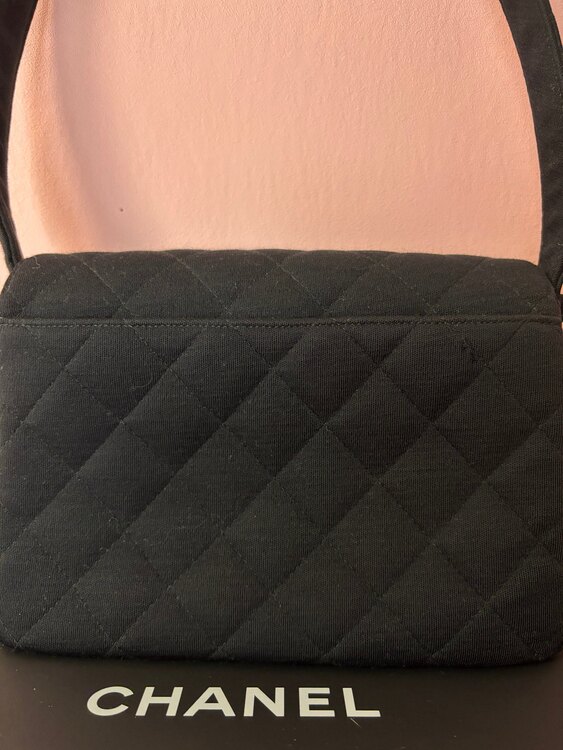 キルティング　ハンドバッグ（ブランドバッグ）の商品画像 - 査定依頼日：2025年4月20日 - 最高査定価格：200,000円