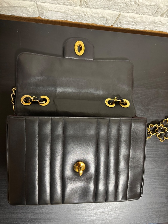 シャネル マドモアゼルチェーンショルダーバッグ ラムスキン ブラック/ゴールド金（ブランドバッグ）の商品画像 - 査定依頼日：2025年9月18日 - 最高査定価格：380,000円
