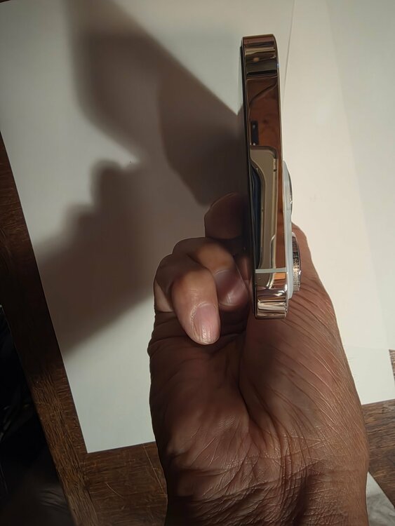 iPhone14PRO　128gb　ゴールド（スマホ）の商品画像 - 査定依頼日：2026年8月17日 - 最高査定価格：70,000円