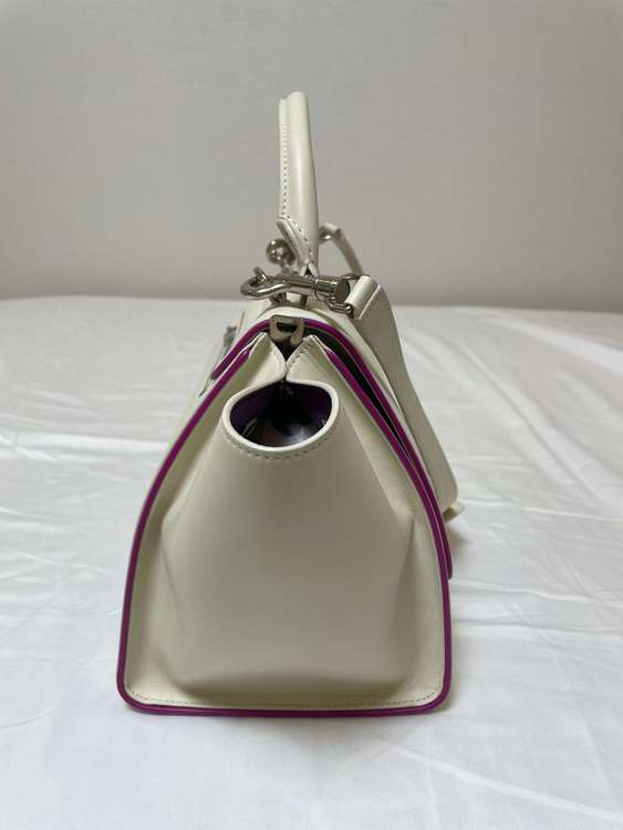 トラペーズ　白×ピンク（ブランドバッグ）の商品画像 - 査定依頼日：2022年9月29日 - 最高査定価格：30,000円