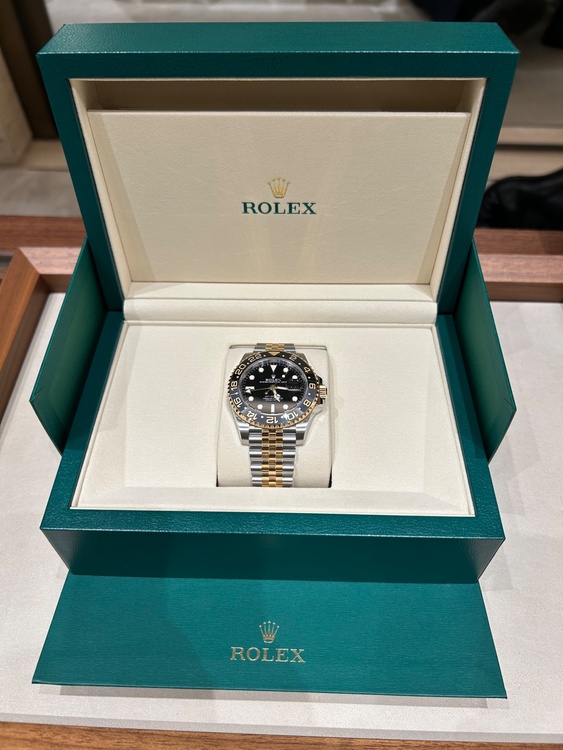 ロレックス GMTマスター 126713GRN（高級時計）の商品画像 - 査定依頼日：2025年12月9日 - 最高査定価格：3,350,000円