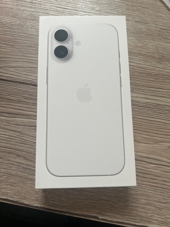 iPhone 17 512GB Softbank（スマホ）の商品画像 - 査定依頼日：2026年3月29日 - 最高査定価格：142,000円