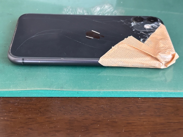 iPhone 11 Black（スマホ）の商品画像 - 査定依頼日：2026年3月1日 - 最高査定価格：100,000円