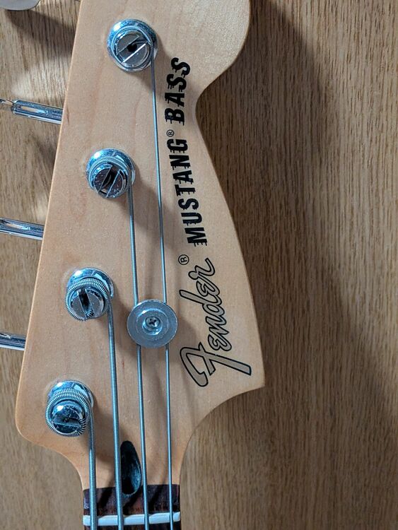 ムスタングベース メキシコ（ピアノ・楽器・PA機材）の商品画像 - 査定依頼日：2025年9月18日 - 最高査定価格：56,000円