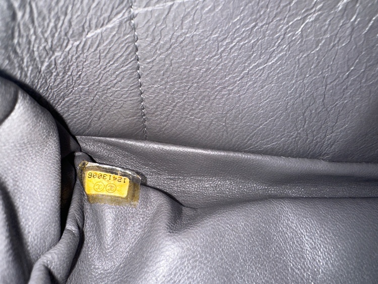 25cm　チェーンバック　グレー（ブランドバッグ）の商品画像 - 査定依頼日：2026年2月16日 - 最高査定価格：250,000円